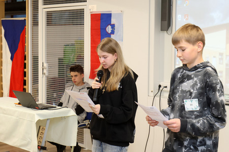 SPREJEM ČEŠKIH UČENCEV V OŠ CERKNICA 07 FOTO LJUBO VUKELIČ